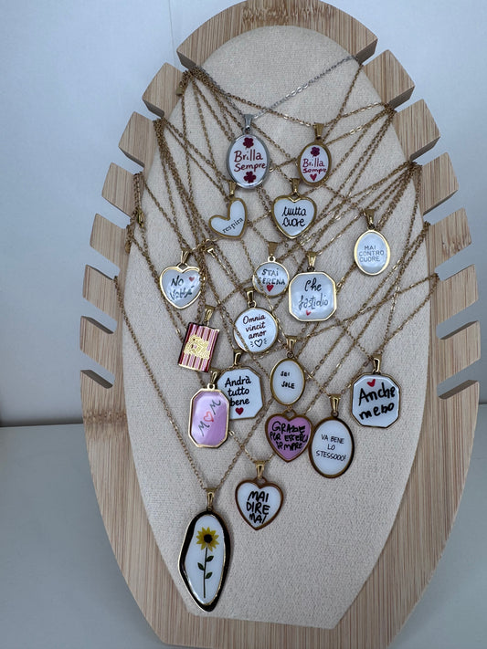 Collana con scritte